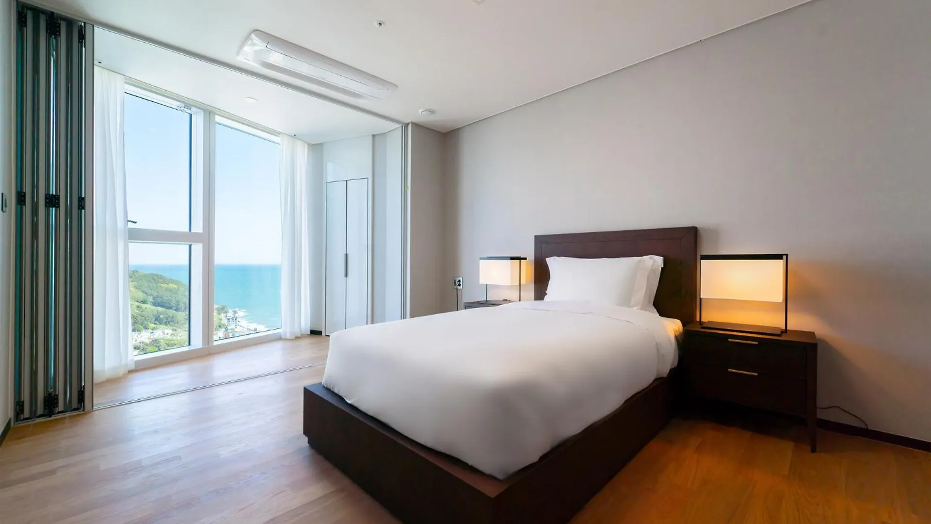 New Cz Lct Residence Busan Hotel