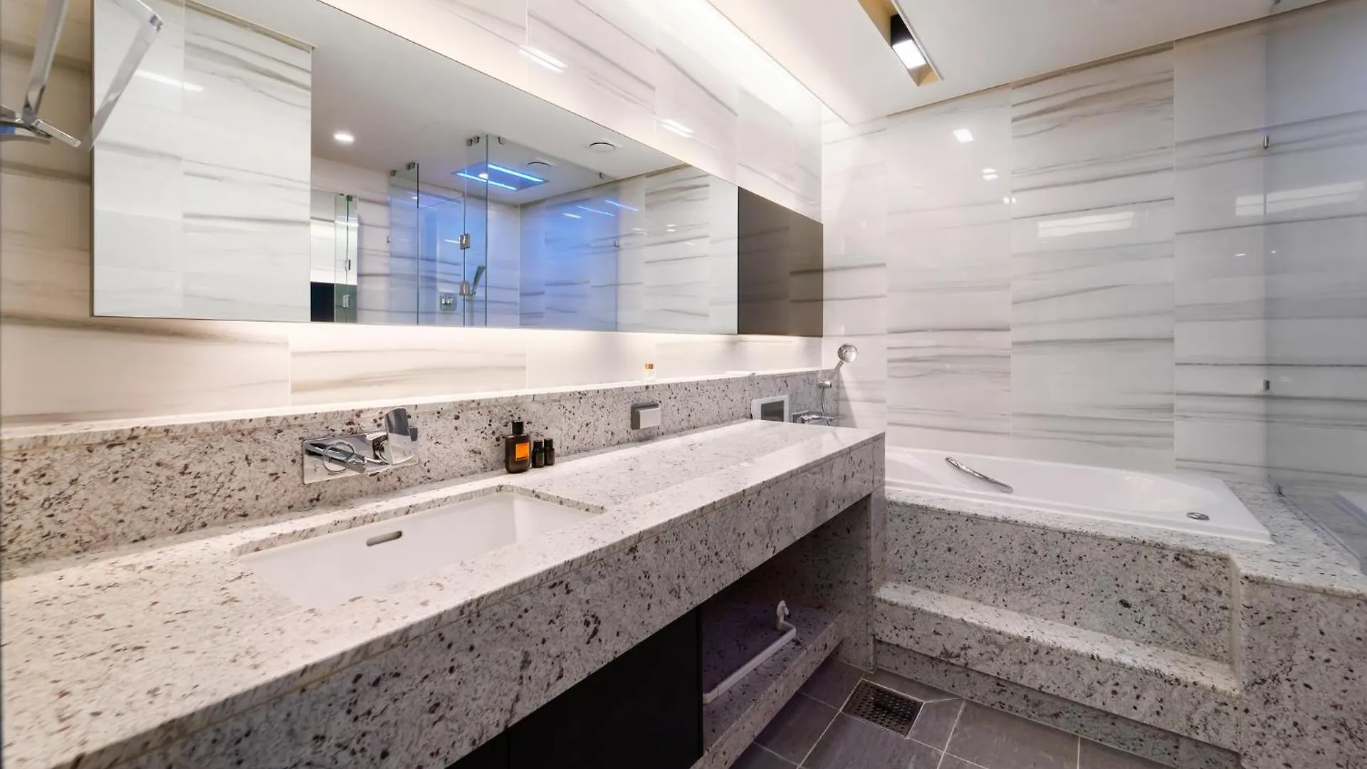 New Cz Lct Residence Busan