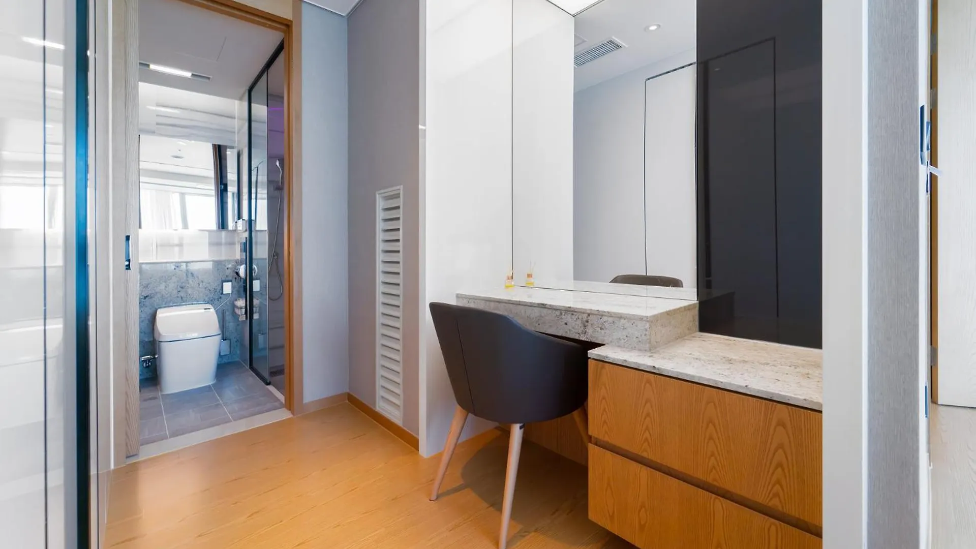 New Cz Lct Residence Busan 0*,